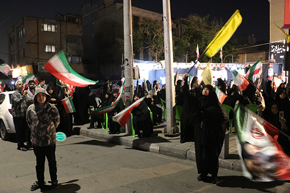 گردهمایی استادان، کارکنان و دانشجویان موسسه در کنار مردم، در تجمعات شبانه با محوریت "امید و همدلی"