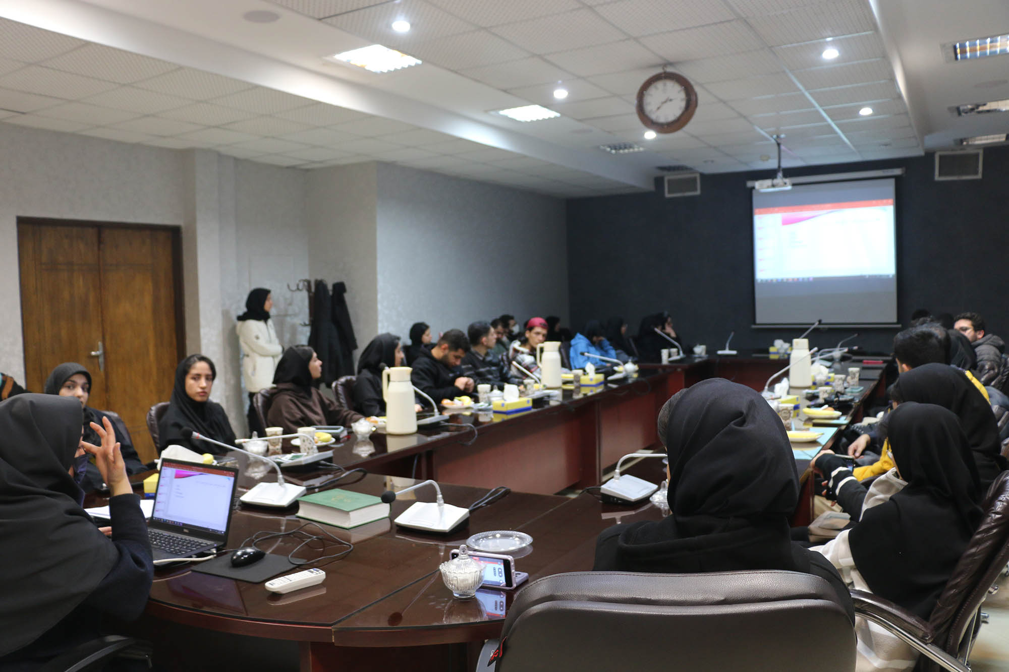 کارگاه «نحوه جست‌وجوی منابع و مقاله‌نویسی علمی»