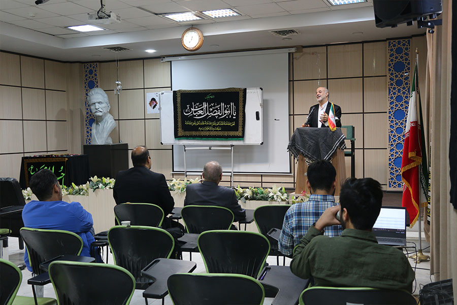 پرچم گنبد مطهر حرم حضرت ابوالفضل العباس (ع) در موسسه آموزش عالی اقبال لاهوری