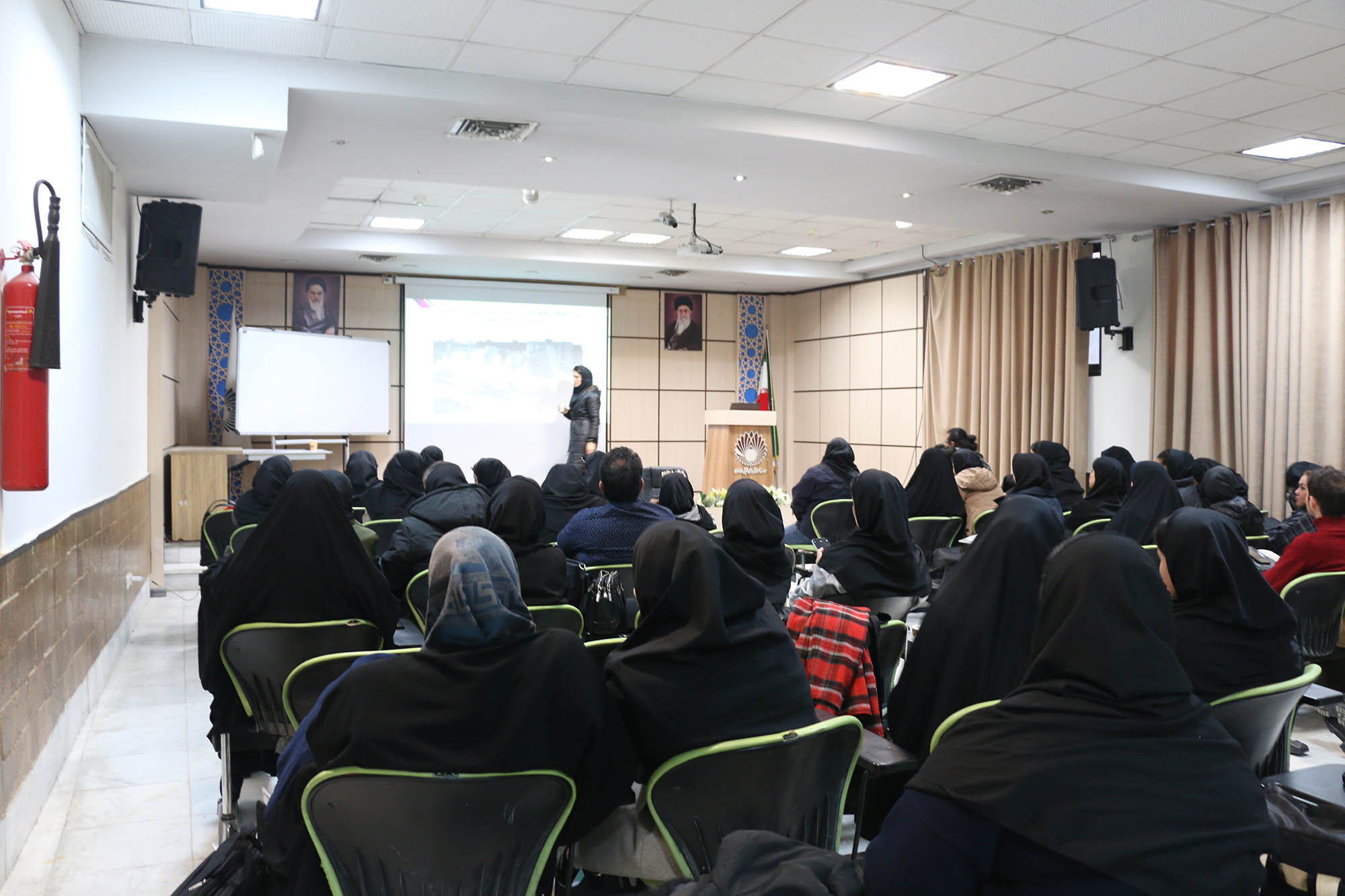 همایش «مرگ حقیقت مطلق: بازخوانی هنر و معماری در چشم‌انداز پست‌مدرنیسم»