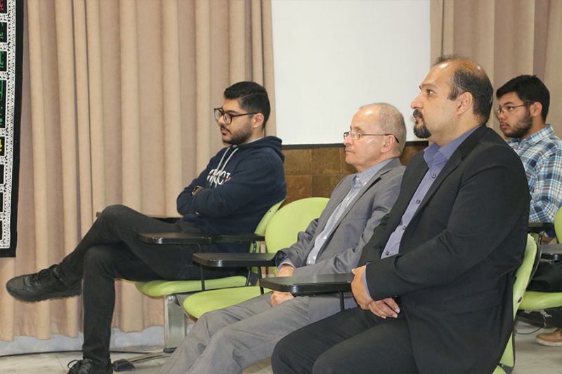 پرچم گنبد مطهر حرم حضرت ابوالفضل العباس (ع) در موسسه آموزش عالی اقبال لاهوری