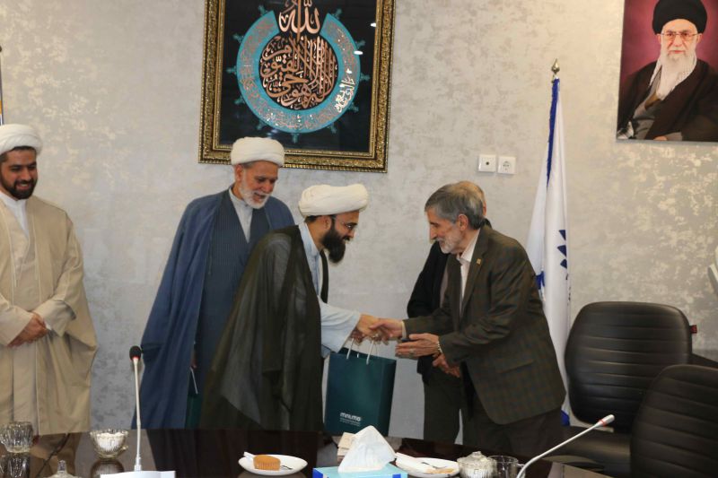 برگزاری مراسم تکریم و معارفه امام جماعت مؤسسه آموزش عالی اقبال لاهوری