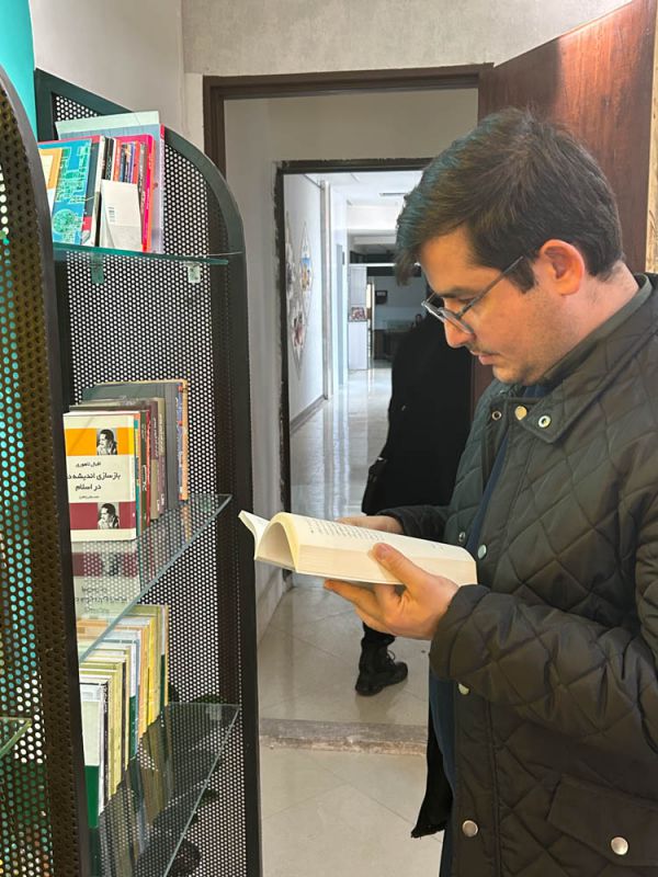 بازدید رئیس کتابخانه ملی و مرکز اسناد شرق کشور از مرکز مطالعات اقبال‌شناسی موسسه